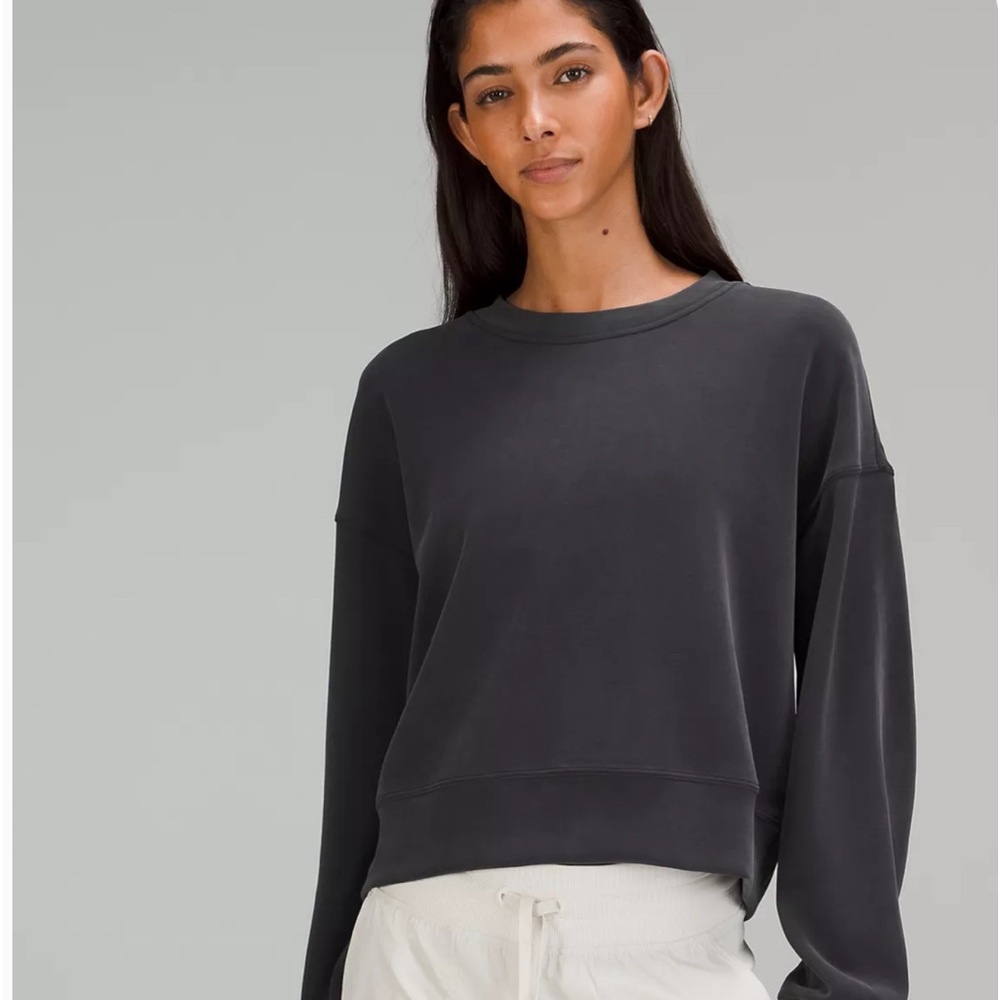 Lululemon Softstreme Perfectly
Oversized Cropped Crew
Colour Black size 2